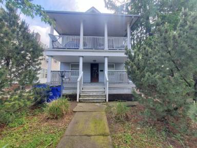 Main picture of 2833 E 127th St