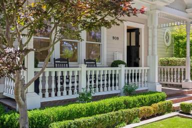 Main picture of 909 Ramona St