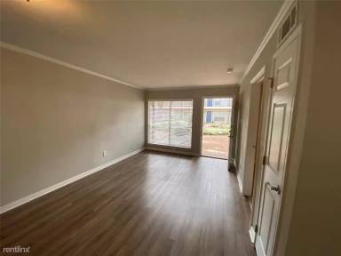 Main picture of 219 W Alabama St