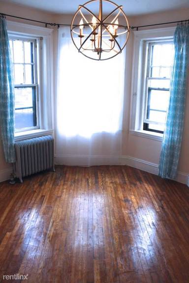 Main picture of 1576 Commonwealth Ave