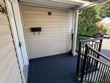 Main picture of 10930-34 NE Weidler St