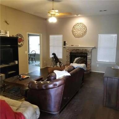 Main picture of 1827 N Pine Crest Ave