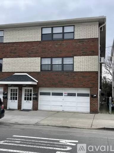 Main picture of 476 Walker St