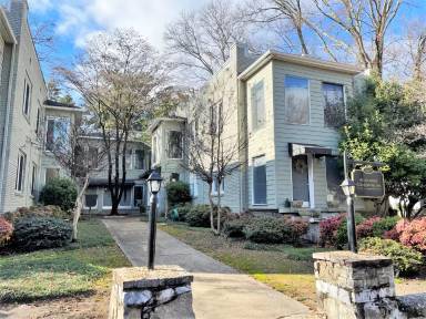 Main picture of 864 Charles Allen Dr NE