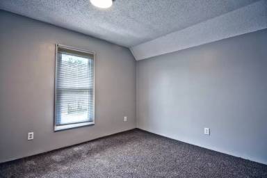 Main picture of 816 E Grove St