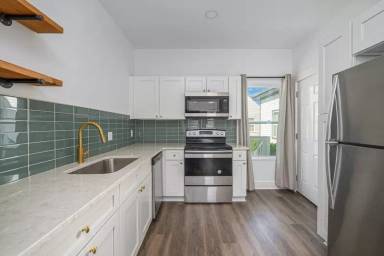 Main picture of 637 E Anderson St