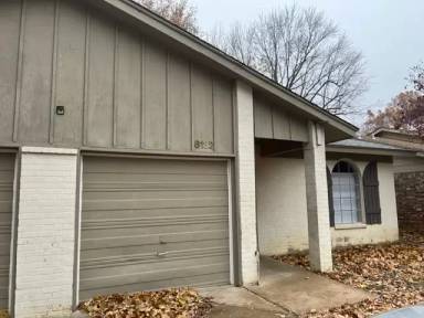 Main picture of 6132 S Troost Ave