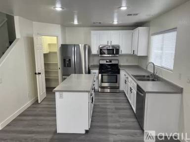 Main picture of 488 Columbia Pike Ave