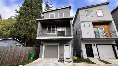 Main picture of 3831 SE 92nd Ave