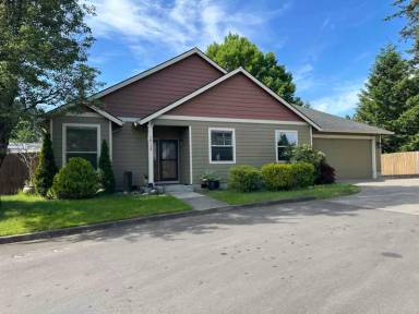 Main picture of 16138 NE Wasco Ct