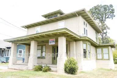 Main picture of 906 S Highland Park Ave