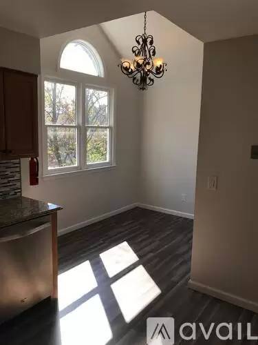 Main picture of 1312 Chanticleer