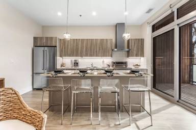 Main picture of Maeve on Madison