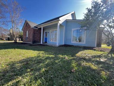 Main picture of 15344 Riverdale Ave