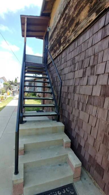 Main picture of 4225 W 107th St