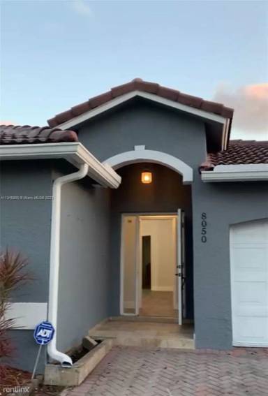 Main picture of 8050 SW 157th Pl