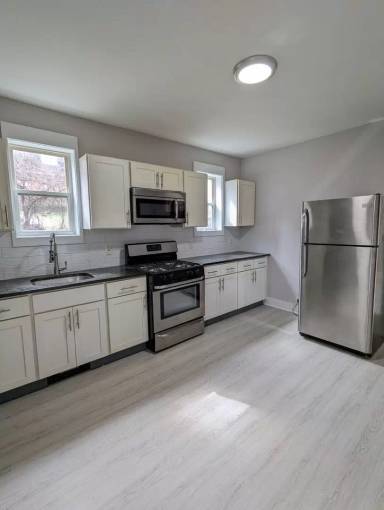 Main picture of 93 Robbins St