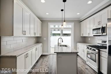 Main picture of 1922 S Lambert St