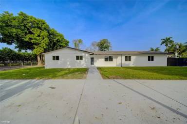 Main picture of 21990 SW 207th Ave