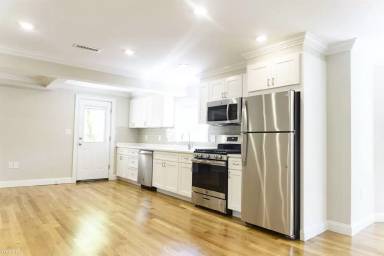 Main picture of 9 Trenton St