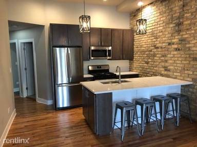 Main picture of 2723 N Halsted St