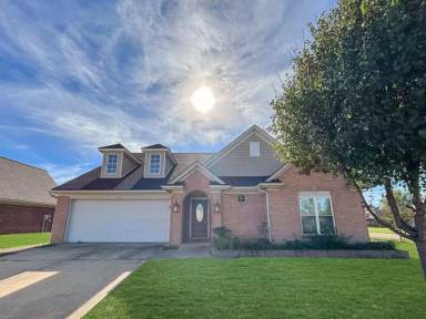 Main picture of 1649 Central Trails Dr