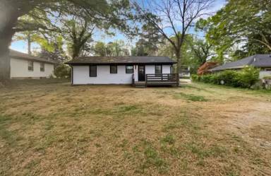 Main picture of 2704 Ellen Way
