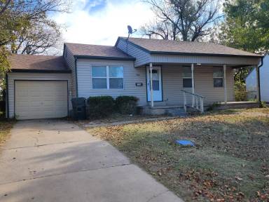 Main picture of 1426 Maple Dr