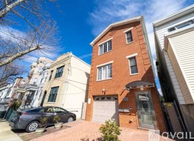 Main picture of 142 Charles St