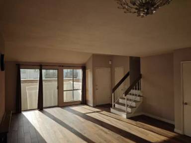 Main picture of 826 W Lambert Rd