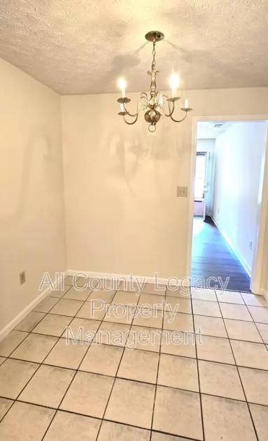 Main picture of 40 Maria Cir