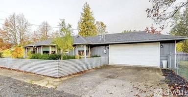 Main picture of 1504 Leavenworth Ave NE