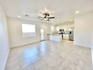 Main picture of 180 N 2470 W