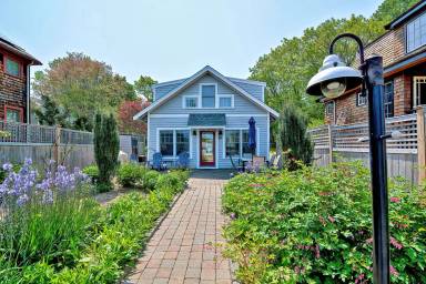 Main picture of 8 Norwood Ave