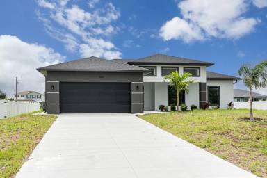 Main picture of 4020 NE 23rd Ave