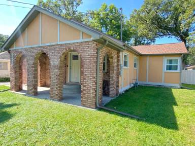 Main picture of 14702 Lee St