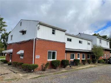 Main picture of 5885 Youngstown Hubbard Rd