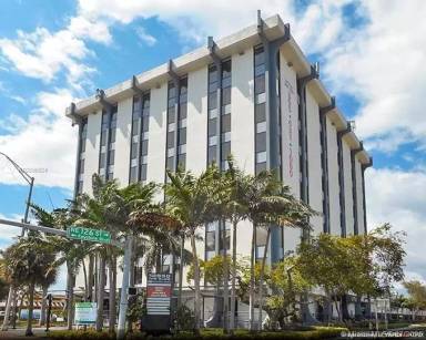 Main picture of 12550 Biscayne Blvd
