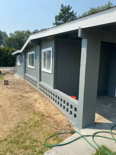 Main picture of 4427 Circle Pl NE