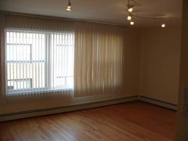 Main picture of 2909 W Summerdale Ave