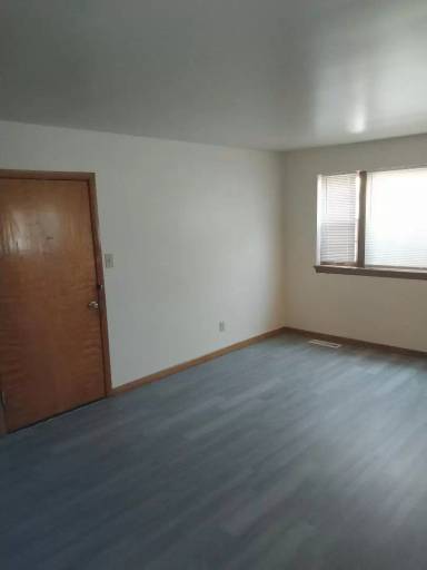 Main picture of 17848 Lake Shore Blvd