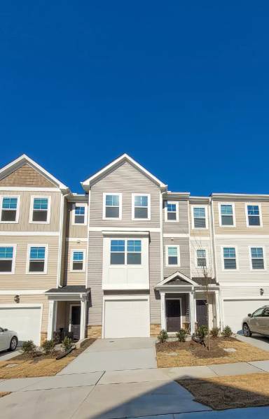 Main picture of Pointe at Stratford Lakes