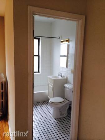 Main picture of 1649-55 W Jonquil Ter & 7651-9 N Paulina St