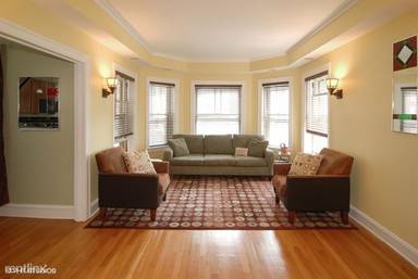 Main picture of 227 N Oak Park Ave