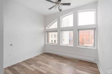 Main picture of 319 W Franklin St