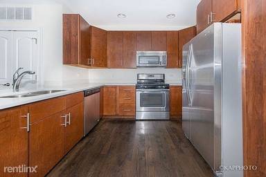 Main picture of 2943 N Rockwell St
