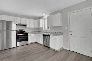 Main picture of 140 Cherry St