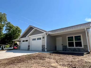 Main picture of 1202 SW Lakeside Dr