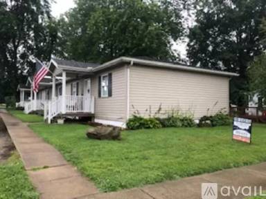 Main picture of 26 W 9th St