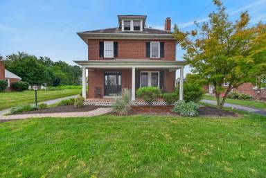 Main picture of 832 Village Rd